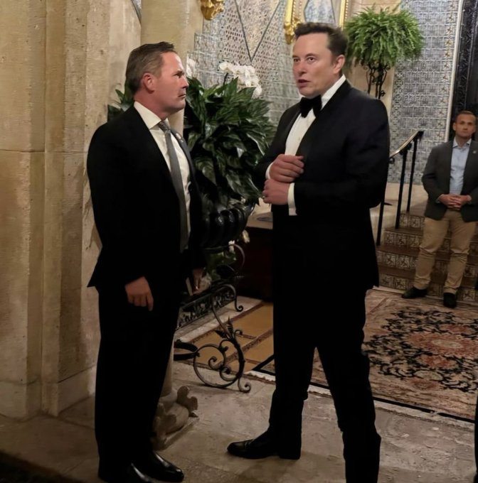 YourAnonCentral's tweet photo. Musk hasn't left Trump's side for 19 days straight. Sunday Trump went golfing by himself to get away from Musk. https://t.co/H3FaRdTJ6G