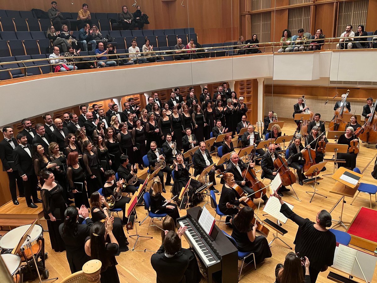 Fransız şef Julian Masmondet yönetiminde Bilkent Senfoni Orkestrası ve solistler Nihan İnan ve Anıl Güntekin ile birlikte 23 Kasım'da seslendirdiğimiz Fauré Requiem eserinden kısa kesitleri youtube kanalımızda izleyebilirsiniz...
youtu.be/eLeTDMNxRvY