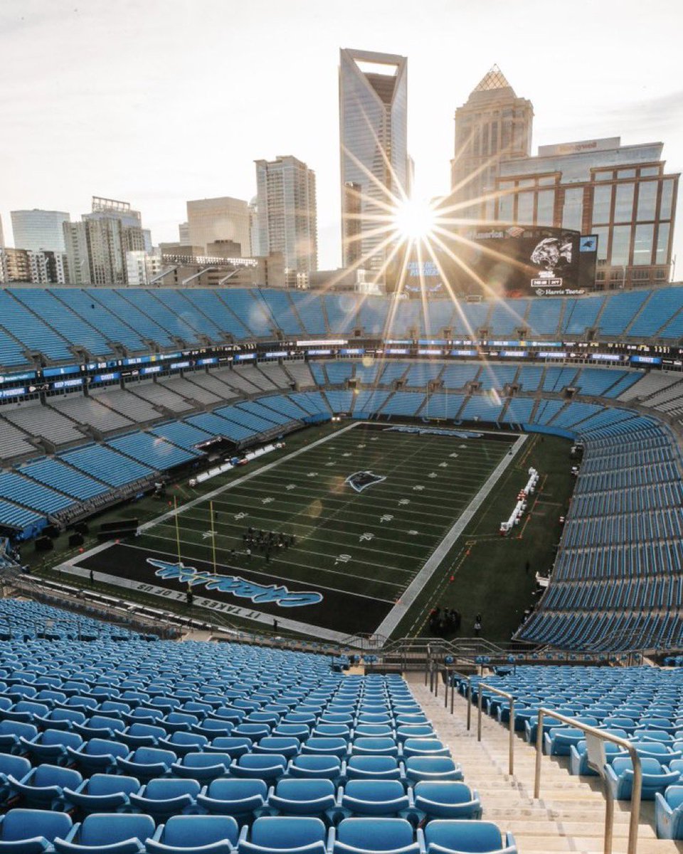iamaaronchasejr's tweet photo. Looking bright appreciate you God for bringing my vision to life I’ve learned to accept that you gave me that vision only I can see it plus faith is all about believing in what I can’t see! I can’t see you Father but I know you’re always near🙏🏾🙌🏾💙🖤#Panthers #KeepPounding #BYDY https://t.co/XKE3dFWf0t
