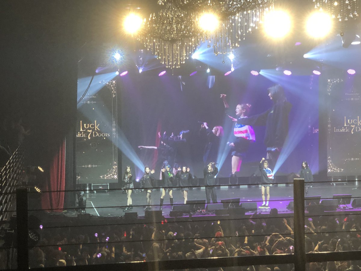 MidnightNolvyz's tweet image. my first time attending Dreamcatcher concert!!! I love them so much ❤️🔥❤️🔥❤️🔥