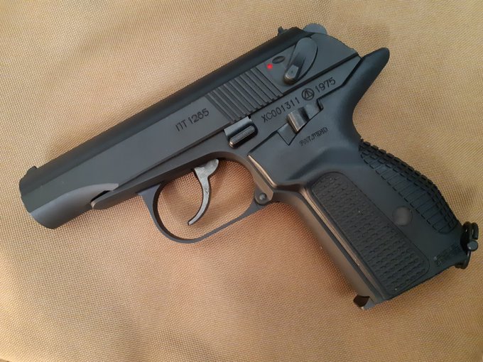 サバゲー用で買ったマカロフpmg
物凄く手に馴染む…! 