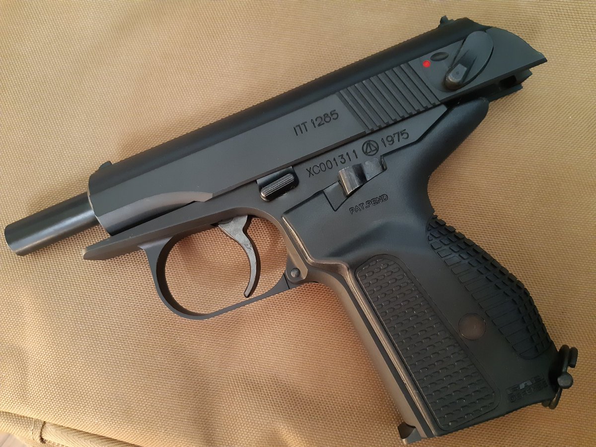 サバゲー用で買ったマカロフpmg
物凄く手に馴染む…! 