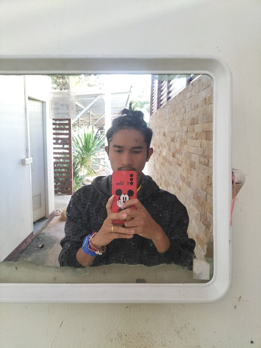 natee093073's tweet photo. ความเงียบให้อะไรกับเราบ้าง
- ให้ความสบายใจ
- ให้เราคิดเป็นมากขึ้น
- ให้บางอย่างชัดเจน
- ได้ทบทวนสิ่งที่ไปเจอมา
- จัดการความรู้สึกตัวเองได้ดีขึ้น
- ผ่านช่วงเวลาที่ยากโดยที่ไม่ต้องเหนื่อย
#ไม่ต้องพูด
#อาจสามารถ #เสลภูมิ #ร้อยเอ็ด
#คำคมโดนๆ #คำคมโดนๆ https://t.co/9lHEMUaXDd