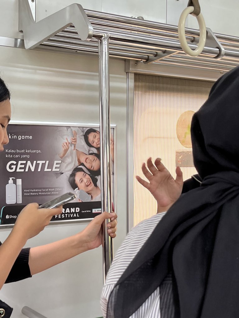 vianeviaa's tweet photo. SKINCARE BISA BUAT 1 TAHUN??!😳😱

iya juga ya kalo pake produk yang jumbo kan jatuhnya lebih awet

girl math ku auto menyala ngeliat ginian, akhirnya gak perlu CO skincare tiap bulan👍🏻✨ https://t.co/JwgpFfoi2Y