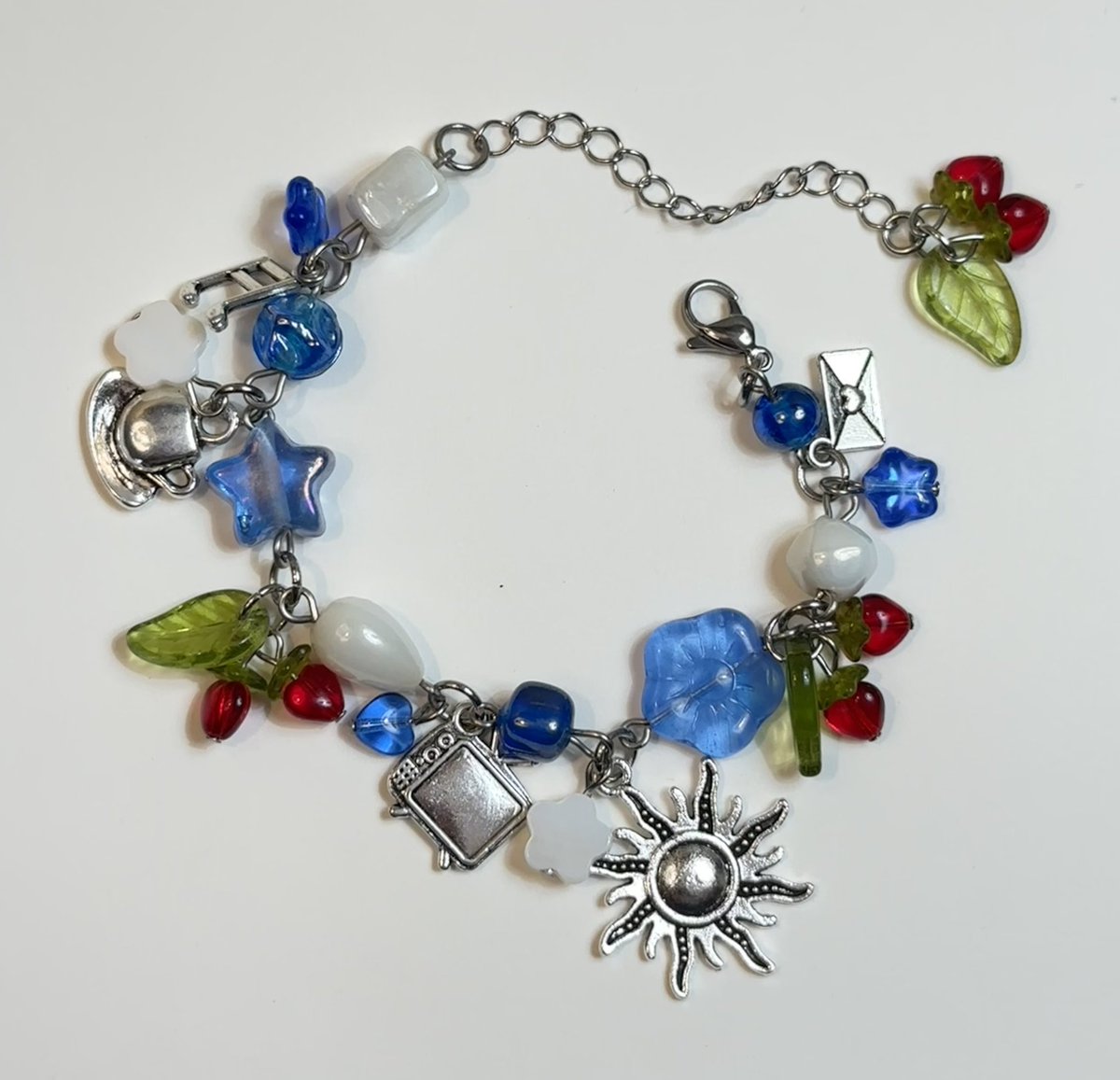 braceletladyy's tweet image. giveaway!! tysm for another successful drop 🫂❤️

one winner will get a free custom piece inspired by ANYTHING they want!! any song/movie/color scheme/snoopy/etc

to enter:
-follow me + rt
-rt my pinned tweet

ends on 11/30!! 12 days of giveaways starts the next day 🤭