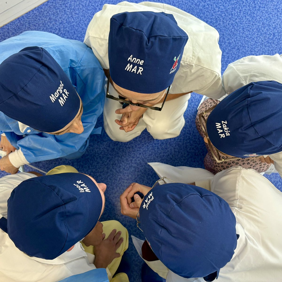 Anesthesie.Reanimation.HEGP (@anesth_rea_hegp) on Twitter photo « Mon prénom, ma fonction » sur les calots de bloc.
Un moyen simple d’améliorer la communication, le travail d’équipe, la sécurité et la prise en charge des patients.
Wong BJ. JAMA Netw Open 2023
Goldhaner NH. BMJ Open Qual 2024
<a href="/HopitalPompidou/">Hôpital européen Georges-Pompidou AP-HP</a> <a href="/SFAR_ORG/">SFAR Anesthésie Réanimation</a> <a href="/FH_en_Sante/">Facteurs Humains en Santé</a> « Mon prénom, ma fonction » sur les calots de bloc.
Un moyen simple d’améliorer la communication, le travail d’équipe, la sécurité et la prise en charge des patients.
Wong BJ. JAMA Netw Open 2023
Goldhaner NH. BMJ Open Qual 2024
<a href="/HopitalPompidou/">Hôpital européen Georges-Pompidou AP-HP</a> <a href="/SFAR_ORG/">SFAR Anesthésie Réanimation</a> <a href="/FH_en_Sante/">Facteurs Humains en Santé</a>
