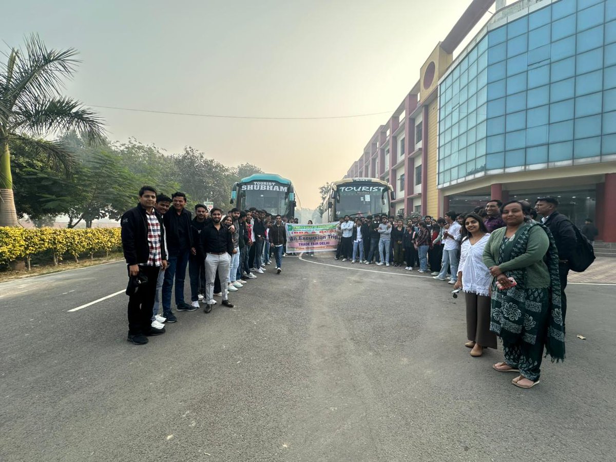 dewangrp's tweet photo. The BBA & BCA Department of DIMS, DVSGI recently visited the International Trade Fair in New Delhi.
The students had an incredible time learning about various industries, exploring the markets of different states, experiencing the diverse cultures of India.
#DVSGI #BBA #BCA https://t.co/ch9BLy9kxy