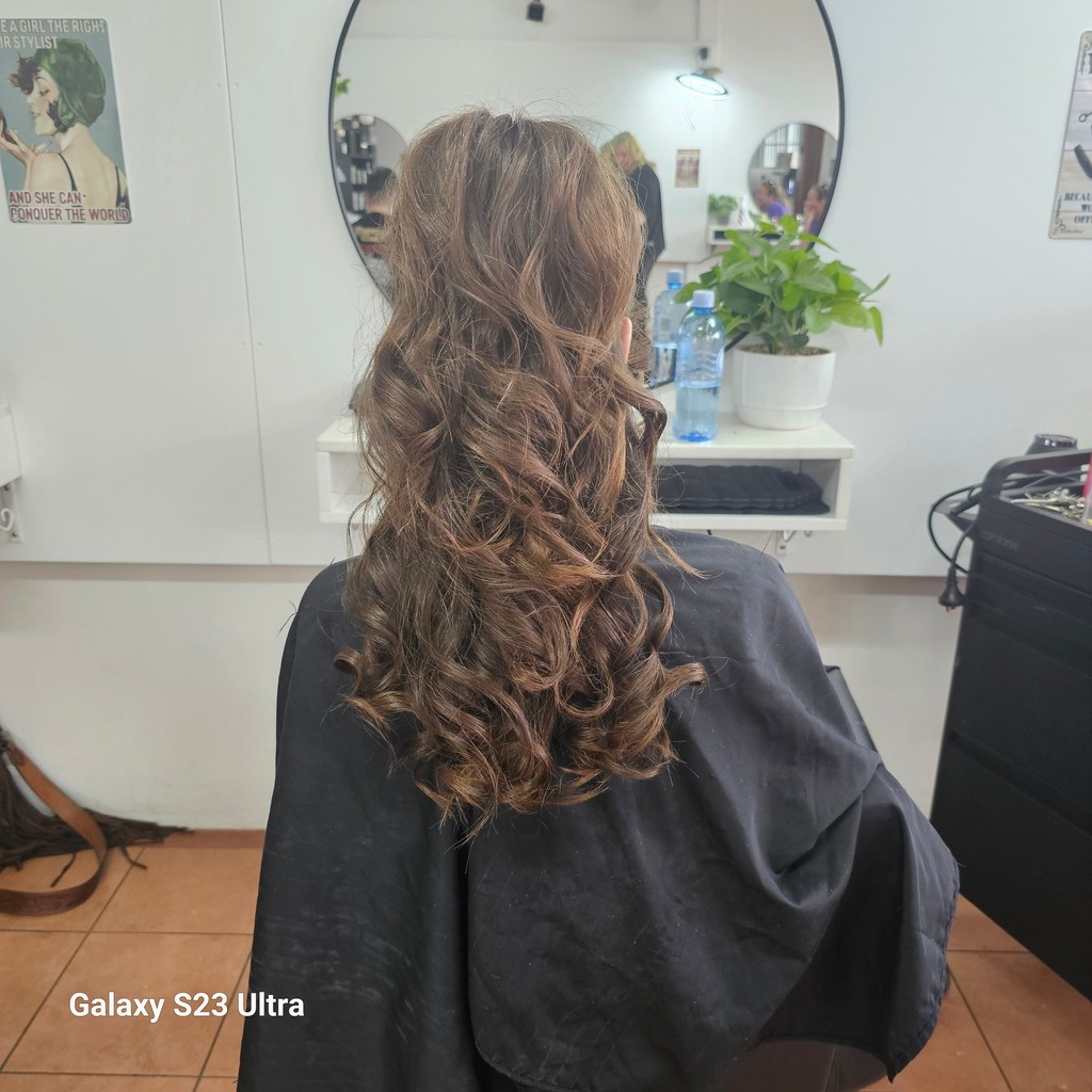 PlatinumLockz's tweet image. Our clip-in extensions are the perfect solution for achieving a stunning look in minutes.
Transform your look instantly and feel your best with Platinum Lockz Clip-In Extensions!

#PlatinumLockz #ClipInExtensions #QuickTransformation #LuxuryHair #EventReady