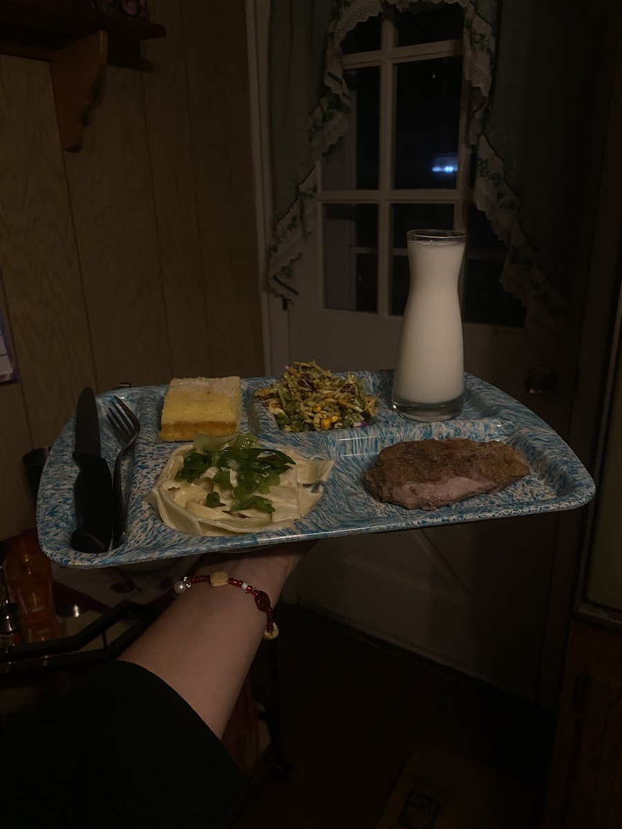 piperjofox's tweet photo. Fancy lunch on a (not stolen) lunch tray #lunch #milk #millllk https://t.co/wj1gP9g3Qy