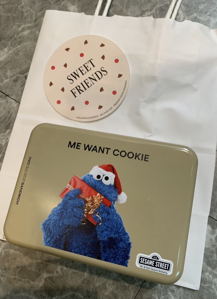 3_anyanekoneko's tweet image. 来ちゃった❗️来ちゃった❗️
私の大好き自由行動のお時間💕💕
今日は「#SonyParkMini」の「(NO) RAISIN SANDWICH MINI SHOP for PREMIUM COOKIE SANDWICH」ヽ(´▽｀)/
缶入りは4種だけど、一日1個の制限あっても可愛いすぎる⸜(*ˊᗜˋ*)⸝ ❤︎ 🌈🌈#銀座 #東京銀座  #セサミストリート
@noraisinsand