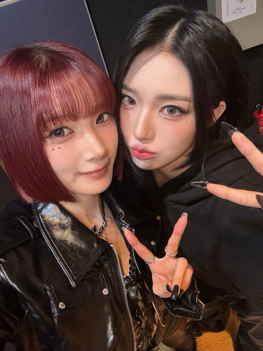 llilililliille's tweet photo. 유키신위 투샷셀카 드디어 왔는데 
신위양을 ”내 여자야 어때“ 라고 말하는 권력이 미침그냥.. https://t.co/SvMm0egF8P