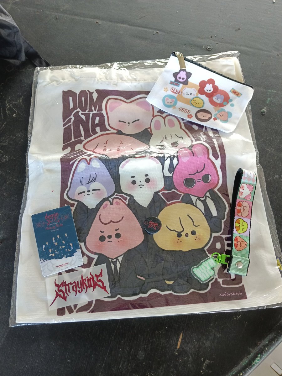 silylix's tweet photo. #Project_Runners kit from @allforskzph ๐ฅน๐ซถ
ang laki ng totebag kasyang kasya ang mga anik anik last con ๐คญ
#dominATE_BULACAN #SKZinPH https://t.co/diWT0knK3n
