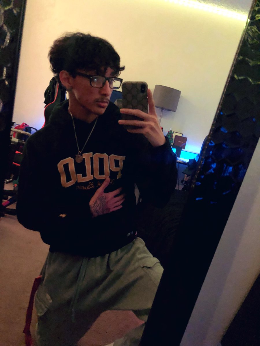 Trapstarr_E's tweet photo. Yes that’s cum on me in the first video🙄come lick it off of me👅💦#latino #skinny #glasses #teenager #horny #sneakylink #snapchat #NNN #cum #Socal #LA #IE https://t.co/Oph12f0Psv