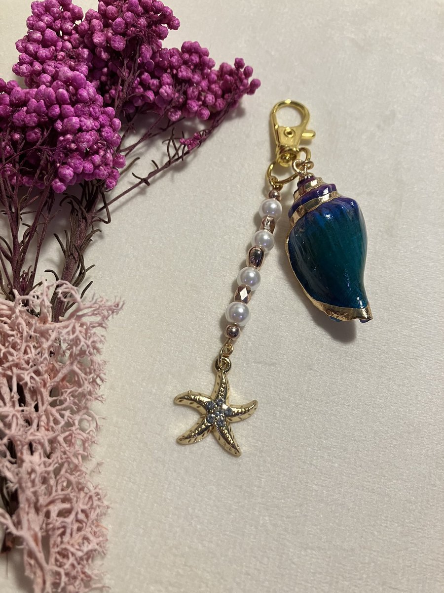 My whole shop is 20% off until Christmas!! Shop small businesses this holiday season! 💗🎁 

etsy.com/shop/ResonateC…