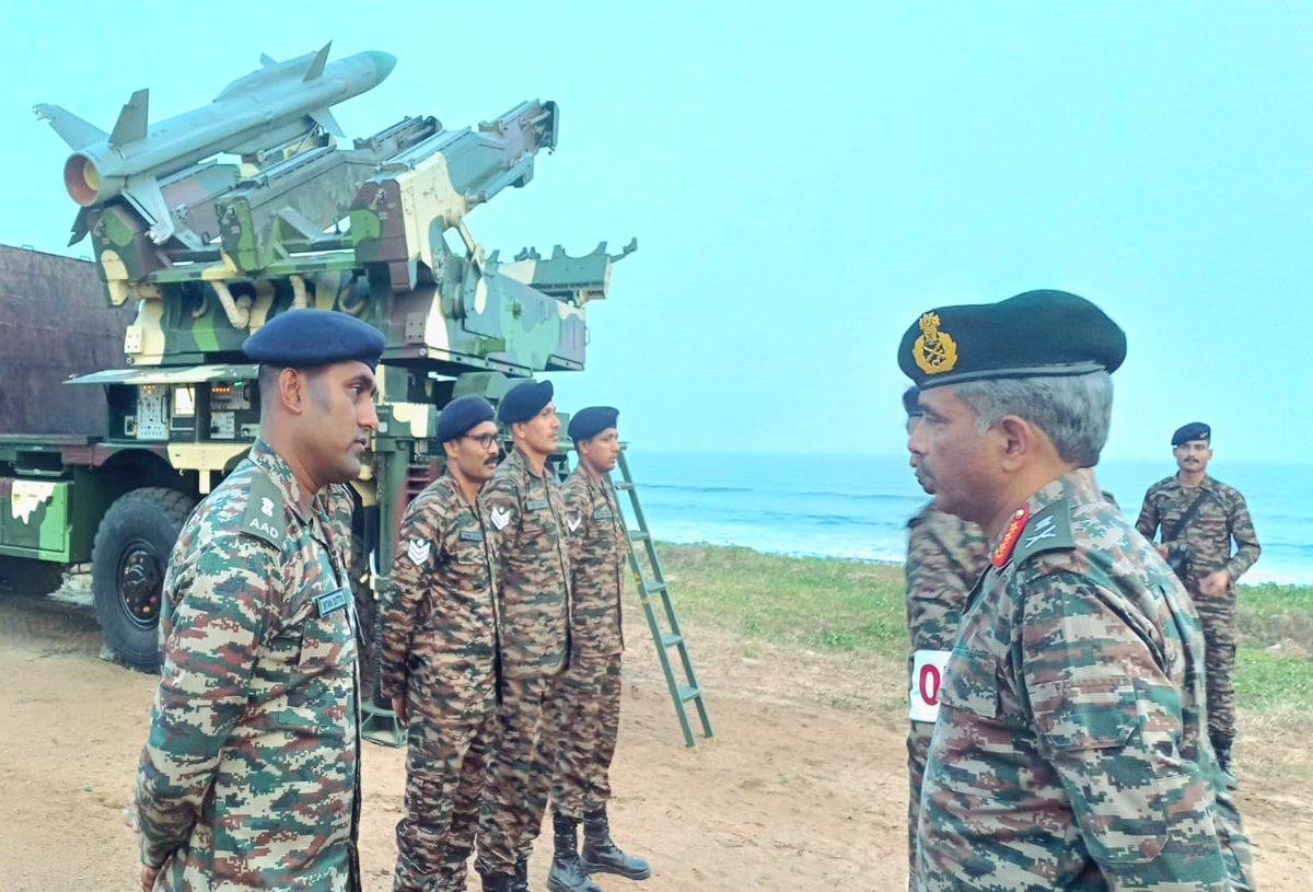 westerncomd_IA's tweet photo. #OpPrepardness
#CapabilityDevelopment

#AirDefenceBrigade practised #Akash #Missile firing at Seaward Ranges, Gopalpur.  #ArmyCommander #WesternCommand &amp; GOC #VajraCorps witnessed  precise engagement of targets &amp; exhorted all to continue to achieve higher standards

@ adgpi https://t.co/5AVCnghOaS