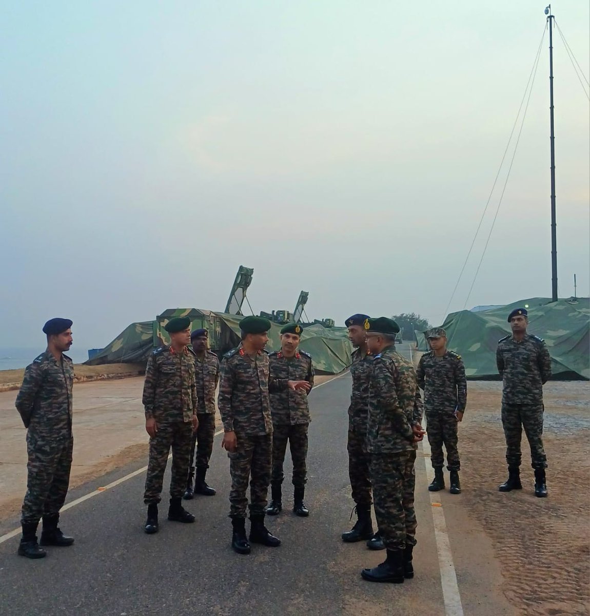 westerncomd_IA's tweet photo. #OpPrepardness
#CapabilityDevelopment

#AirDefenceBrigade practised #Akash #Missile firing at Seaward Ranges, Gopalpur.  #ArmyCommander #WesternCommand &amp; GOC #VajraCorps witnessed  precise engagement of targets &amp; exhorted all to continue to achieve higher standards

@ adgpi https://t.co/5AVCnghOaS