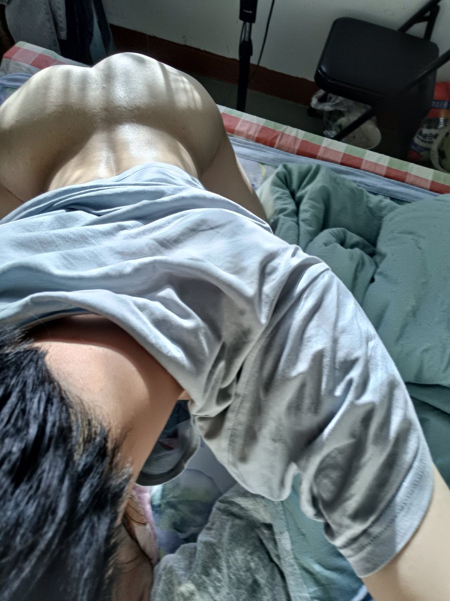 睡到大中午才醒，想发骚了有没有爹来调教我