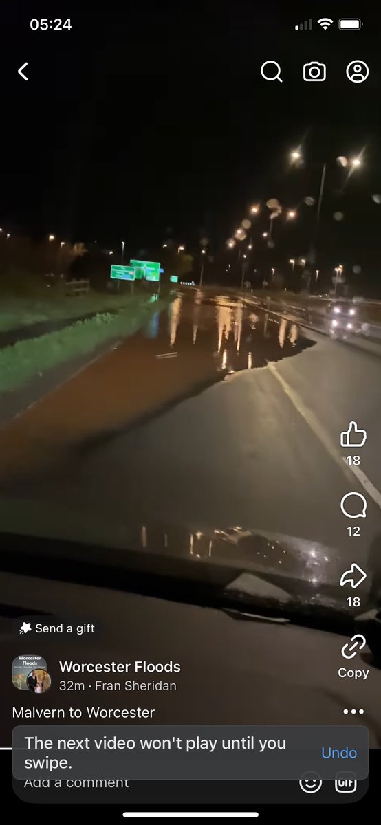 sbanks7's tweet photo. @WorcsTravel reports on Facebook show the Teme on the road at Powick roundabout. https://t.co/KZmSsYh7Ty