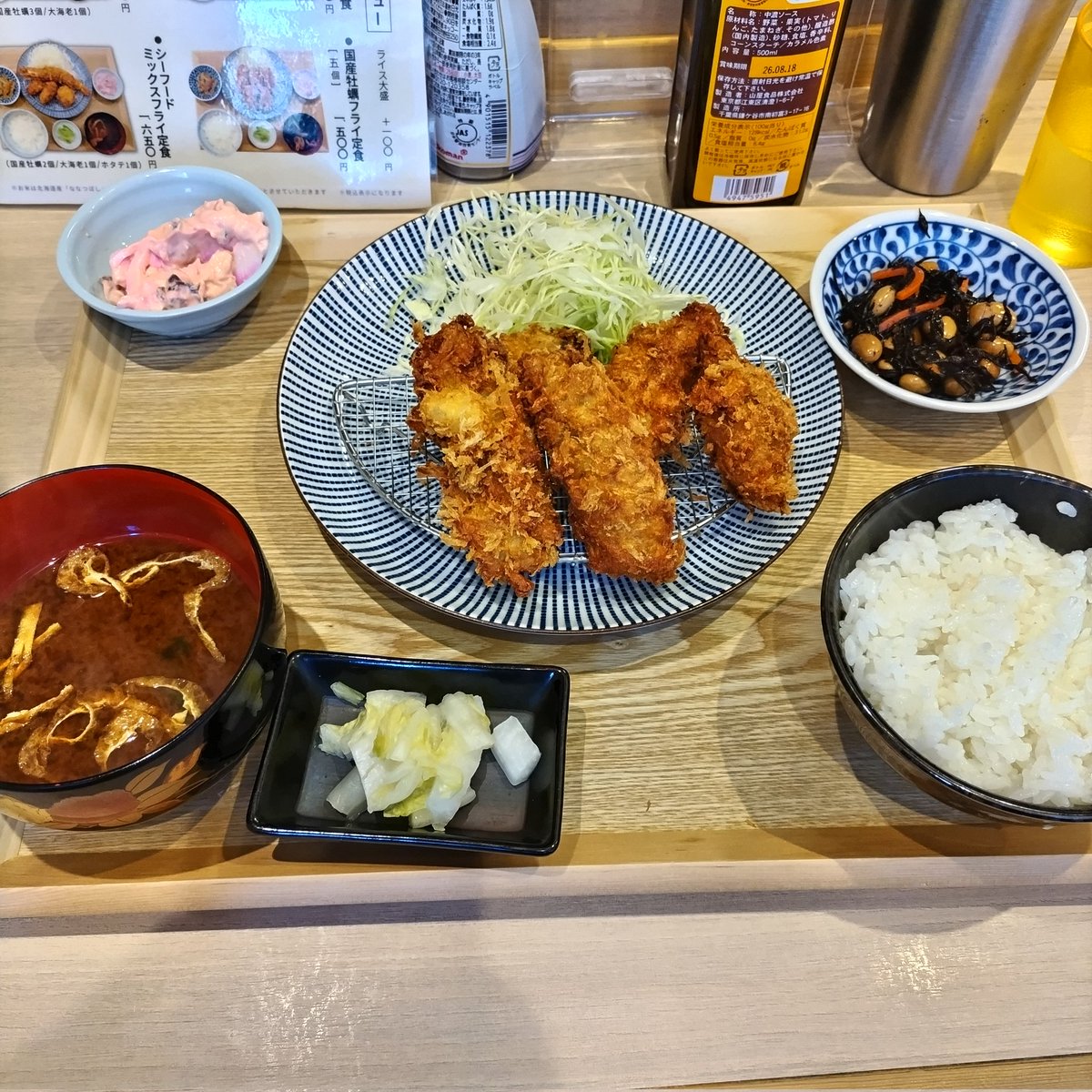 神田でランチ
かきのおきて
ディナーは生牡蠣1個100円ですって。