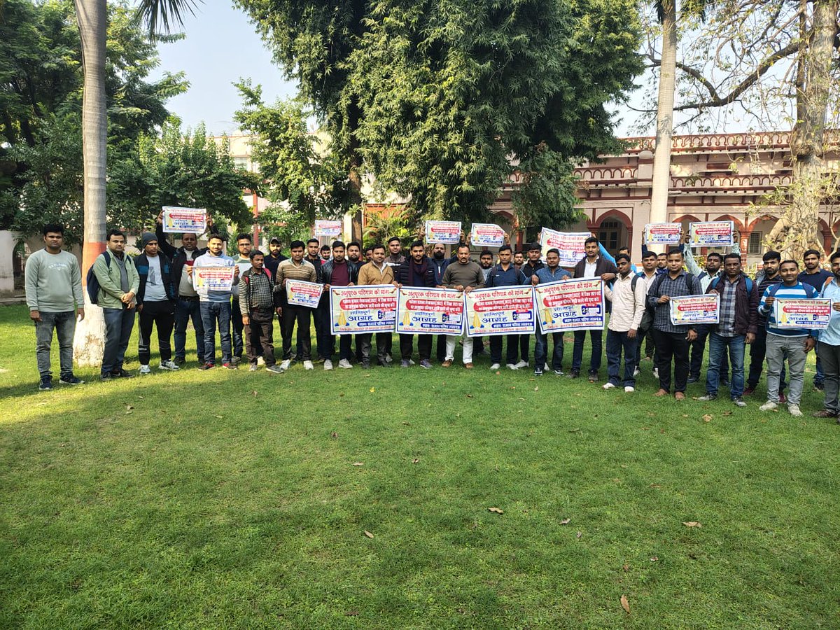 RajatMishra__'s tweet photo. विद्यार्थियों द्वारा लेखपाल में रिक्त 1921 पदों पर अनुपूरक परिणाम की मांग अब समूचे प्रदेश मे फैल गई है
राजस्व परिषद के अध्यक्ष जी ने इन सीटों को जल्द भरने का निवेदन और आग्रह करने चौथी बार परिषद पहुंचे छात्र
धैर्य रखते हुऐ जब तक हम सफल नही हमे प्रयास करना है
#लेखपाल_अनुपूरक_परिणाम https://t.co/gDCEs3O2g1