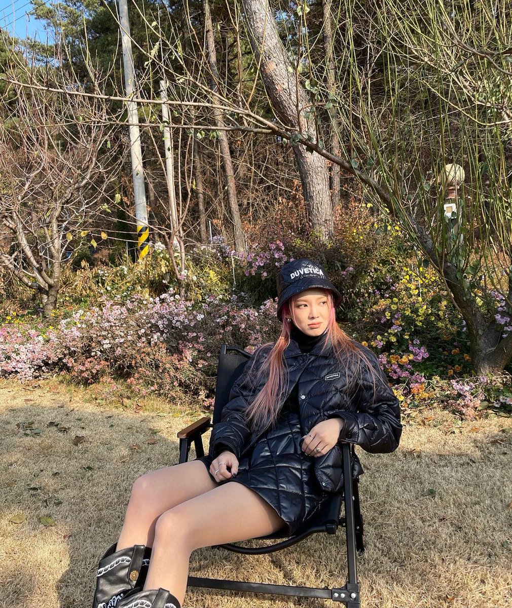 n_snsd_ot8_'s tweet photo. 211125 Hyoyeon Instagram 
Check✔️✔️
.
.
.
#duvetica #듀베티카
#hyostyle 

#효연 #Hyoyeon #소녀시대 
#SNSD #GirlsGeneration https://t.co/nWQrgEqWWT