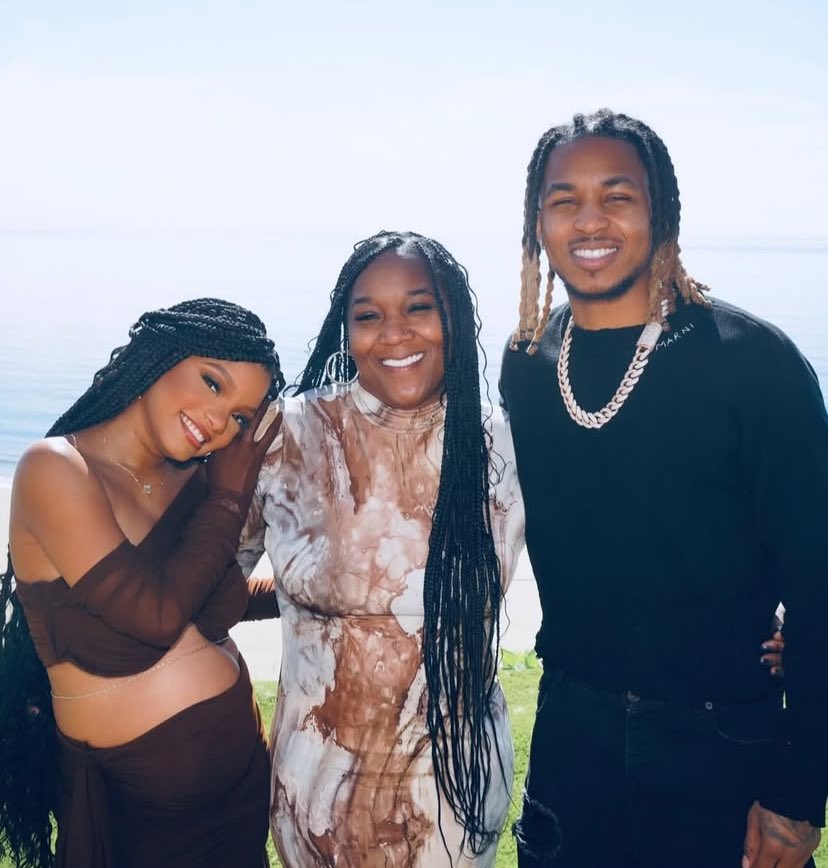 DDGSOURCE's tweet image. DDG with Halle Bailey &amp;amp; his mama Ms. Tonya 🩶