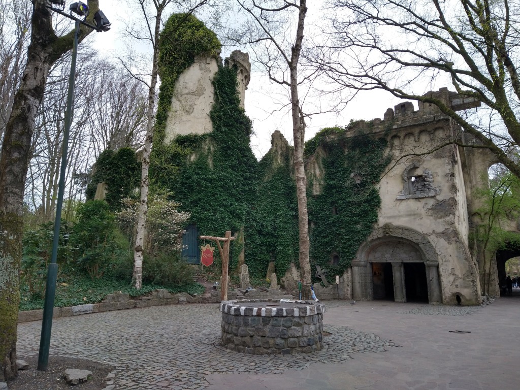 overblijfselen van een voormalige efteling tweet media