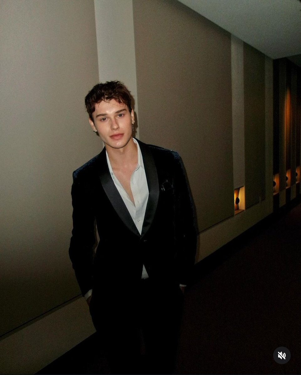 Elegante porque la situación lo amerita 
#SamantayDiositoboda