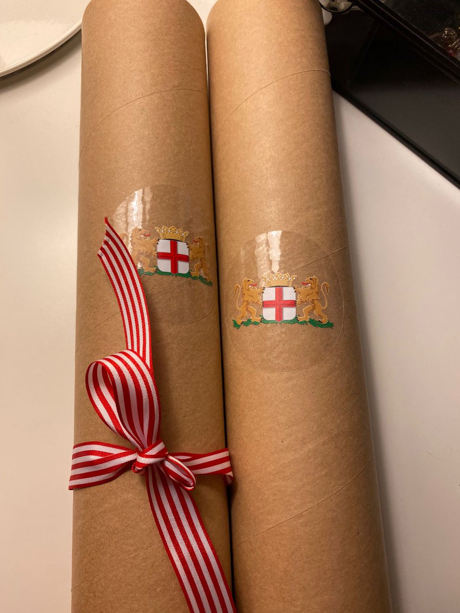 dat we hier heel trots op mogen zijn. Dank <a href="/lucasbolsius/">Burgemeester Bolsius</a> van <a href="/Gem_Amersfoort/">Gemeente Amersfoort</a> 
We ontvingen de Lenaert Nicasiusspeld voor de lange tijd dat we ons verdienstelijk hebben gemaakt voor de stad, op maatschappelijk of sociaal gebied.
We doen graag!