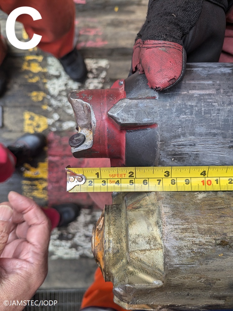 11/23 (Sat) Core bits drill with a hole in the center to collect cylindrical cores. These are the #coresamples.

The lower part of the chert layer was tough; core bit was  badly gouged out &amp; unrecognizable 😱💦

#Chikyu switches to a different tool &amp; tries again 💪
#JTRACK #IODP