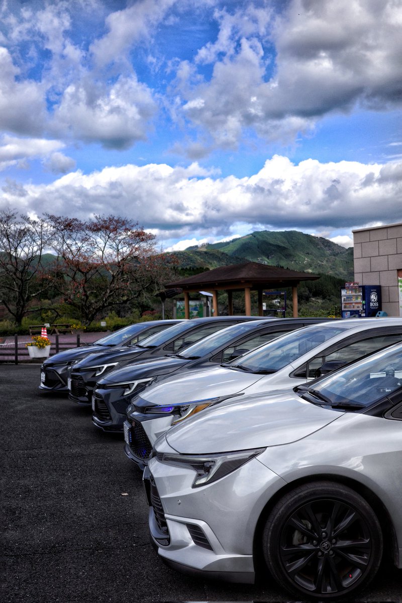 taku__GR__'s tweet photo. 土曜日に熊本の緑川ダムのカローラオフ会に行って来ました。
今回は車の写真はもちろんですが、
プチ秋ポートレート撮影なんかもあり楽しく１日過ごすことができました。

集合写真はみなさん投稿されてるので
僕は切り取り写真を投稿します。
車の無機質な感じがいいですよね https://t.co/LoNZXi62cu