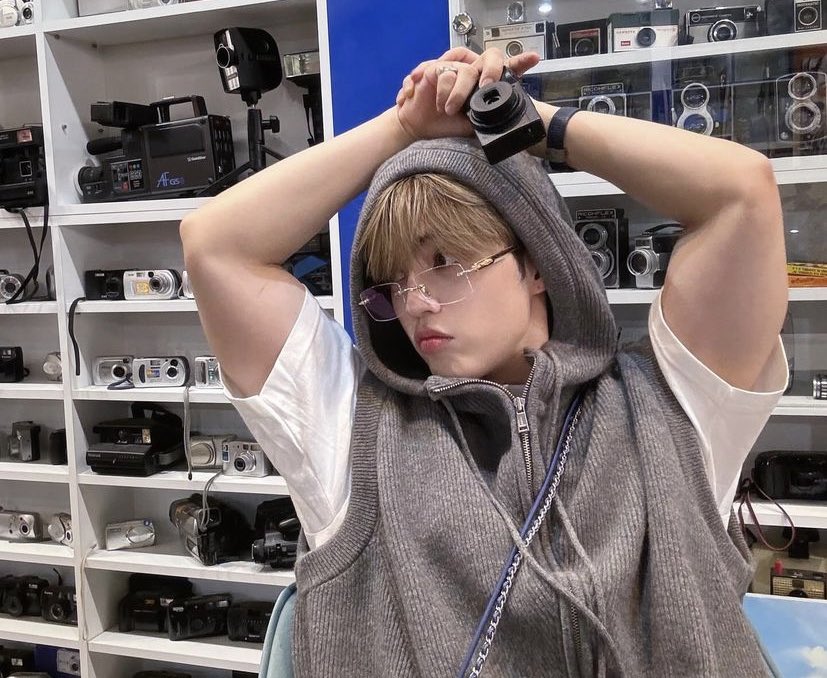 seungcheol’s bf pics this year <3