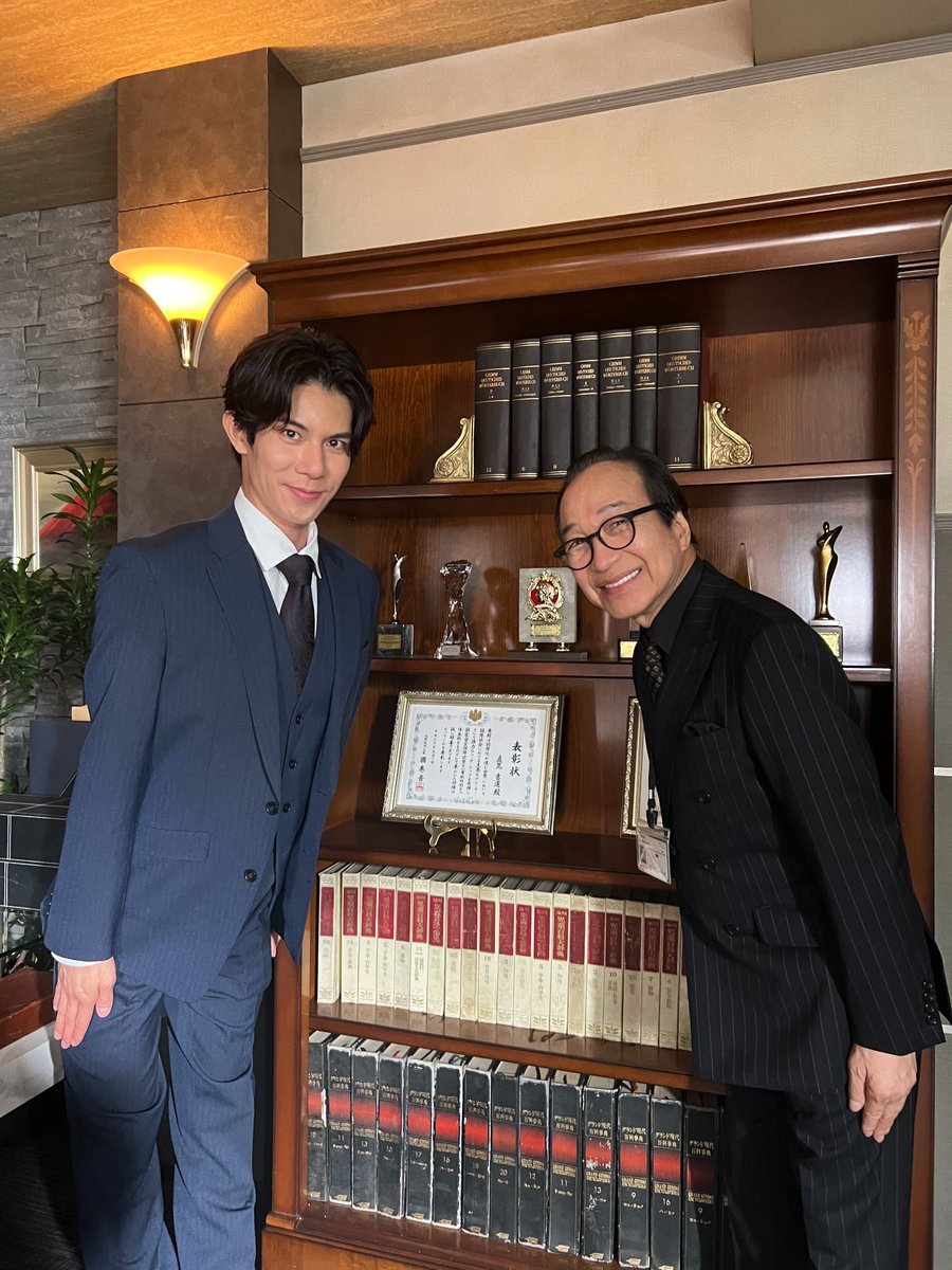 zenketsu_fujitv's tweet image. 🟨全決の正体を知る直毘🟨

7話で、興玉の熱い感情を
目の当たりにした局長👀

直毘に重要な依頼をした後の
２人笑顔のオフショットです✨️

⛩️FOD→8話先行&amp;amp;全話配信
fod.fujitv.co.jp/title/3046/

⛩️TVer→7話&amp;amp;1〜3話無料配信中
7話無料は11/27まで
bit.ly/4dyujaw

#柿澤勇人 #小日向文世