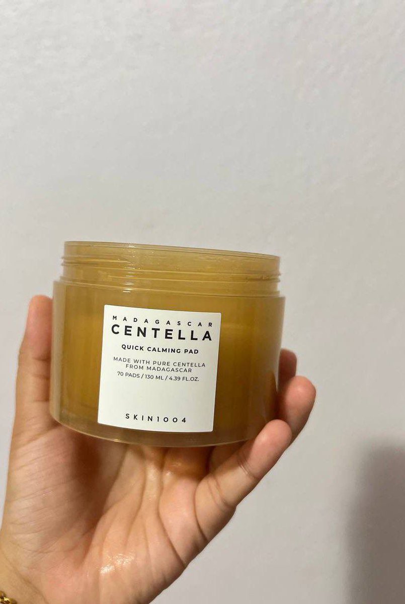 QueenTelekungSK's tweet photo. SUCH A GAME CHANGER — things I’m glad to spent my adult money on! 💸 

Shampoo - Hair fall &amp; kelemumur? Byeee!
Probiotics - Keputihan? Berkurang!
Hair Tonic - Rambut makin lebat, alhamdulillah!
Toner Pad - Tiny bumps &amp; jerawat? No more! ✌🏻 https://t.co/BfxuDSIIac
