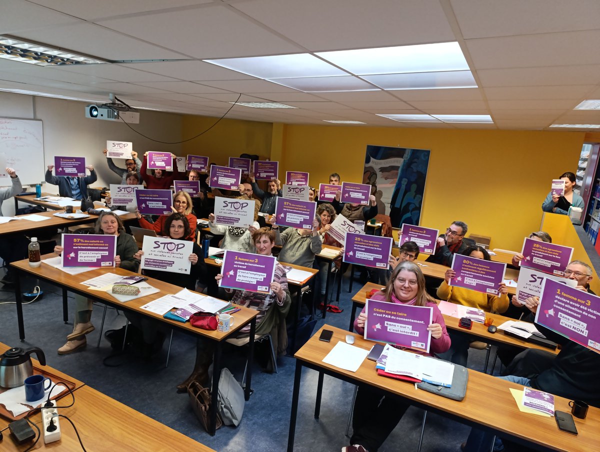SNES_Reims's tweet photo. Les enseignants, CPE, PsyEN, AED, AESH militants du SNES-FSU de Reims se sont formés aux VSS vendredi pour pouvoir mieux répondre aux questions des collègues. Merci @DebacqLudivine pour cette journée de formation. 
🟣#23novembre et #25novembre  #vss #fsu #snes https://t.co/pMr5uFp9Uy