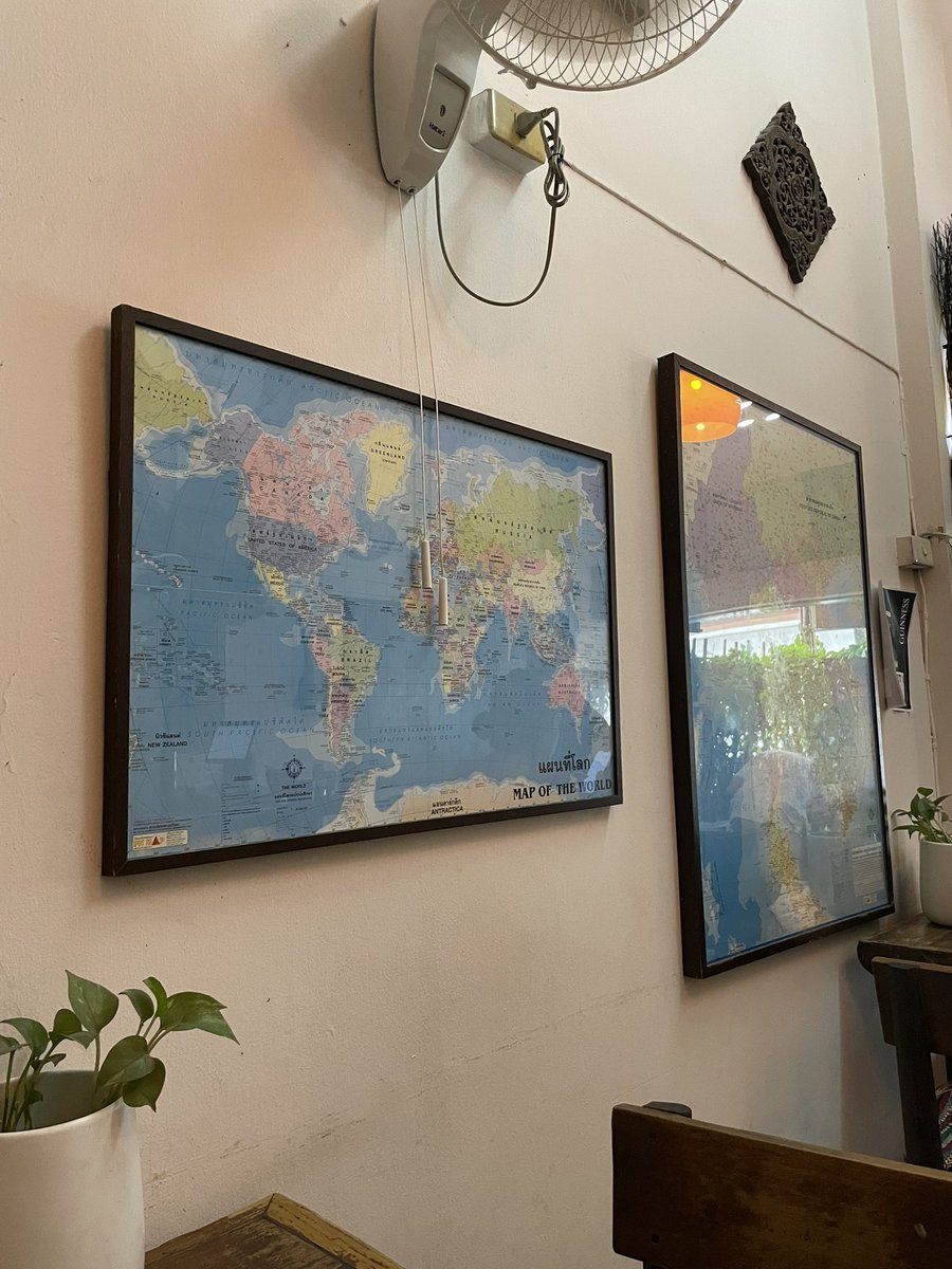 Делюсь эвристикой: если на стене бара висит карта мира, это верный знак, что бар веселый и душевный