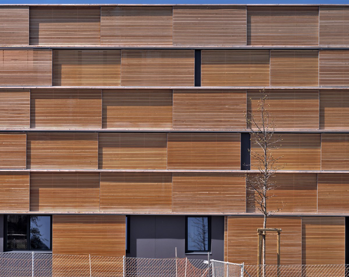 📷 PICTURE OF WEEK - TIMBER-TIME 📷
our DNA, residential building Langgasse, Rankweil, Austria, 2000
Photo: Hueber