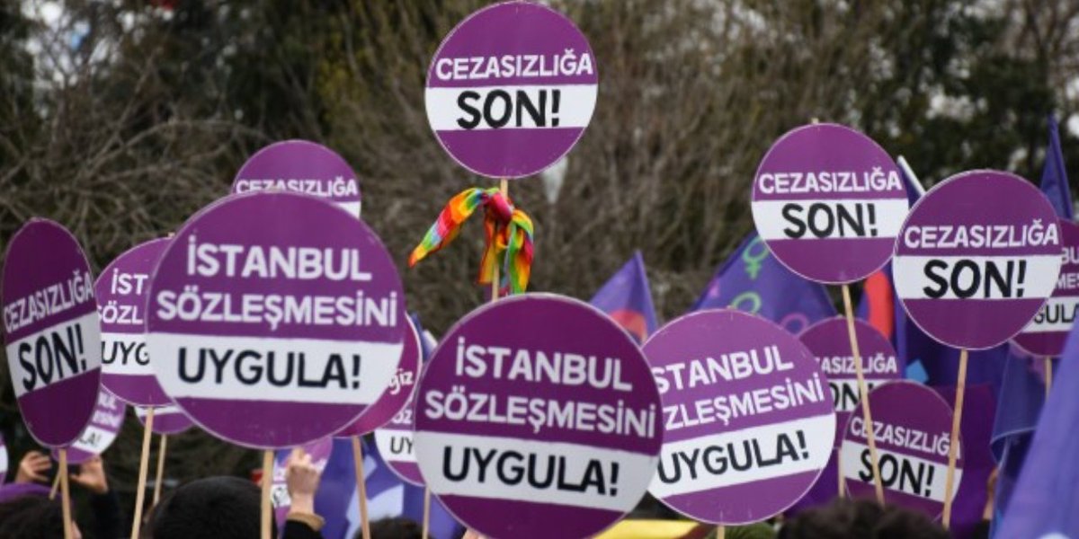 CHP'li Sezgin Tanrıkulu, İstanbul Sözleşmesi'nden çekilmenin kadına yönelik şiddeti arttırdığını belirtti ve yargının cezasızlık tutumuna dikkat çekti. 

Tanrıkulu, CHP iktidarı döneminde sözleşmenin yeniden yürürlüğe gireceğini söyledi.