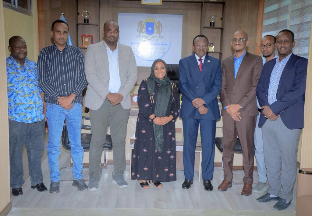 WV Somali (@wvsomalia) on Twitter photo Our Country Director, <a href="/SuganyaKim/">Suganya Kimbrough</a>, met with H.E. <a href="/BashirMJ/">Lt. Gen. Bashir Mohamed Jama</a>, Minister of Family Affairs and Human Rights Development - @MfamilyHRD. They had fruitful discussions on child rights, disability inclusion and women's empowerment. The meeting solidified a committed partnership to Our Country Director, <a href="/SuganyaKim/">Suganya Kimbrough</a>, met with H.E. <a href="/BashirMJ/">Lt. Gen. Bashir Mohamed Jama</a>, Minister of Family Affairs and Human Rights Development - @MfamilyHRD. They had fruitful discussions on child rights, disability inclusion and women's empowerment. The meeting solidified a committed partnership to