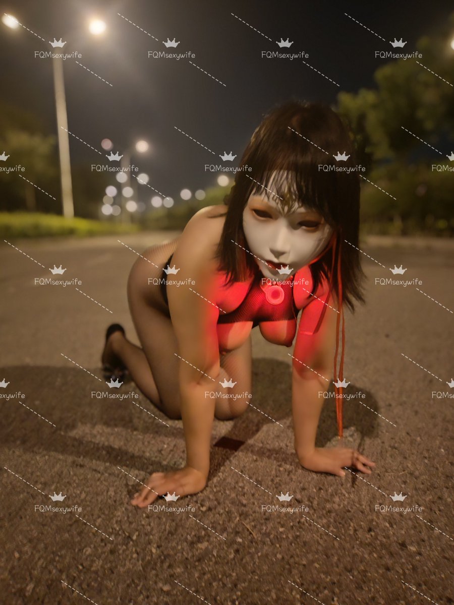 黑夜中，项圈上闪烁的红灯还是很醒目的。很远的地方就能发现这里有只小母狗。
#夫妻奴 #性奴 #女M #SM #淫妻 #调教 #捆绑 #露出 #野外 https://t.co/jVwoyr45Ly