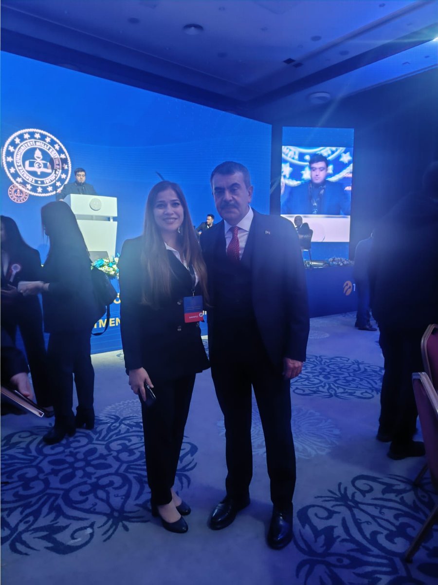 HaticeCeribas's tweet photo. Sayın Cumhurbaşkanımızın 24 Kasım Öğretmenler Günü Özel Programında Milli Eğitim Bakanımız Sayın Yusuf TEKİN'le birlikteydik.
@tcmeb 
@Yusuf__Tekin  
@meb_dinogretimi 
@drahmetisleyen 
@ZonguldakMEM
@fatiherdalylmz 
@alaplimem 
@cevatcevik67 
@ersinguler67 https://t.co/YckzJnujm5
