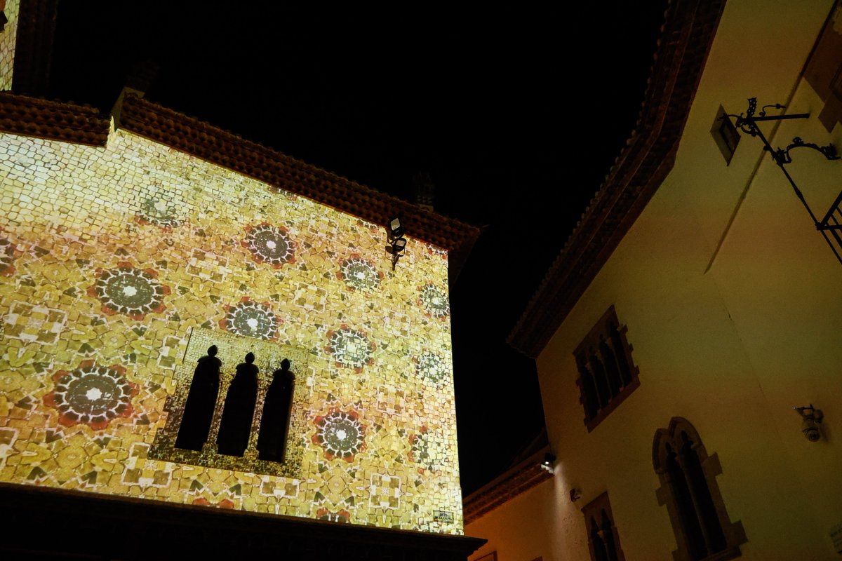 MuseusDeSitges's tweet photo. 📣 Si encara no l'has vist, tens tres dies més per fer-ho!
✳️ L'espectacle d'art, llums i música del Racó de la Calma es projecte avui, demà i dimecres, entre les 18 i les 21h. Amb entrada lliure.
ℹ️ https://t.co/VDaaqMDKTq https://t.co/HQVXOamBjP