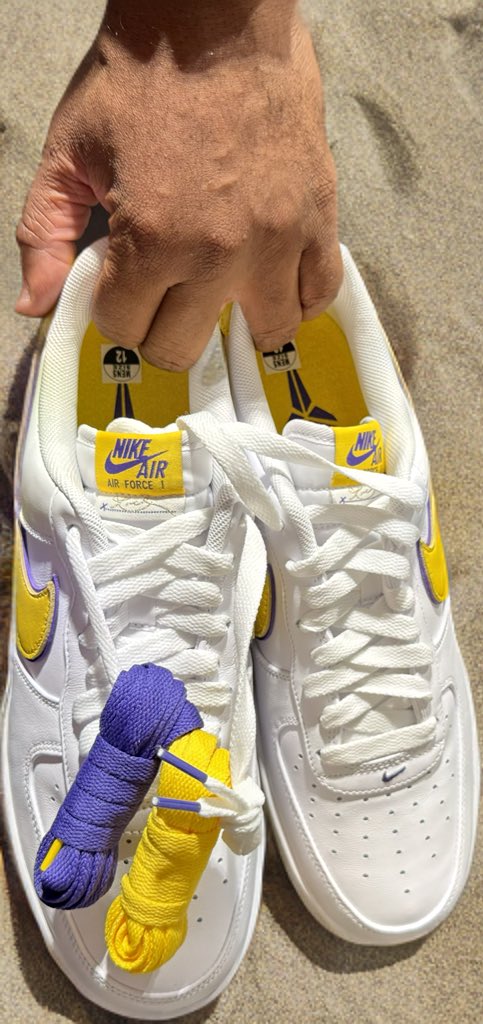 fawhall's tweet photo. @sneakerfiles Interesting 🤔 so that makes the White pair a general release? https://t.co/WXtjI4BdQo