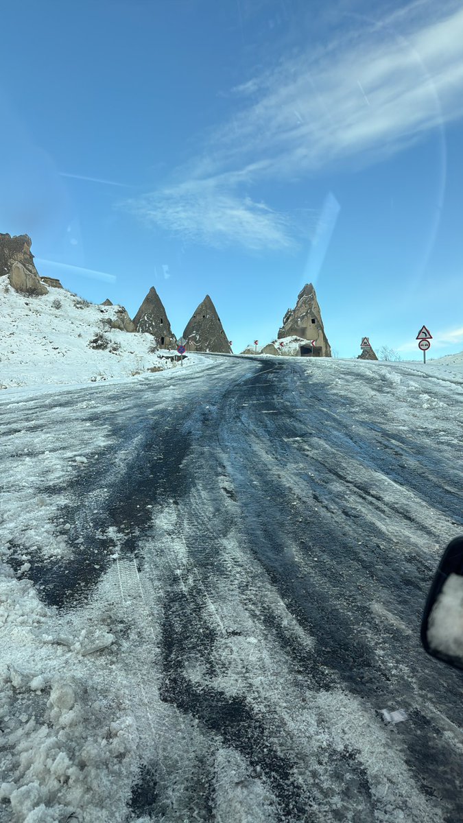 cappadocia (@cappadocia_wiki) on Twitter photo Yalnız bu yol, öngörüldüğü üzere yine kullanılamıyor !!! Göreme - Ortahisar yolu Yalnız bu yol, öngörüldüğü üzere yine kullanılamıyor !!! Göreme - Ortahisar yolu
