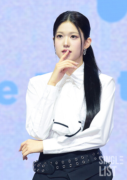 [포토] 이즈나 윤지윤 '청순한 미모'

#이즈나 #이즈나데뷔 <a href="/izna_offcl/">izna</a> 
#izna #윤지윤 #이즈나윤지윤 #izna윤지윤 
#IZNA_대망의_데뷔 
#YOONJIYOON  #이즈나YoonJiYoon 
⬇관련기사⬇ 
slist.kr/news/articleVi…