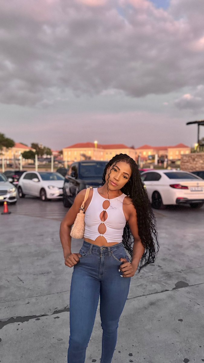 anngelc23's tweet image. Just a chill girl 🎀 #weekenddump