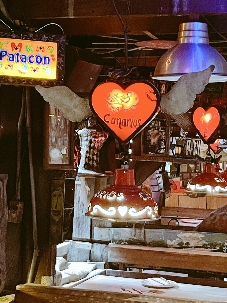 Pues no era yo consciente de tan magníficos homenajes por estos lares.