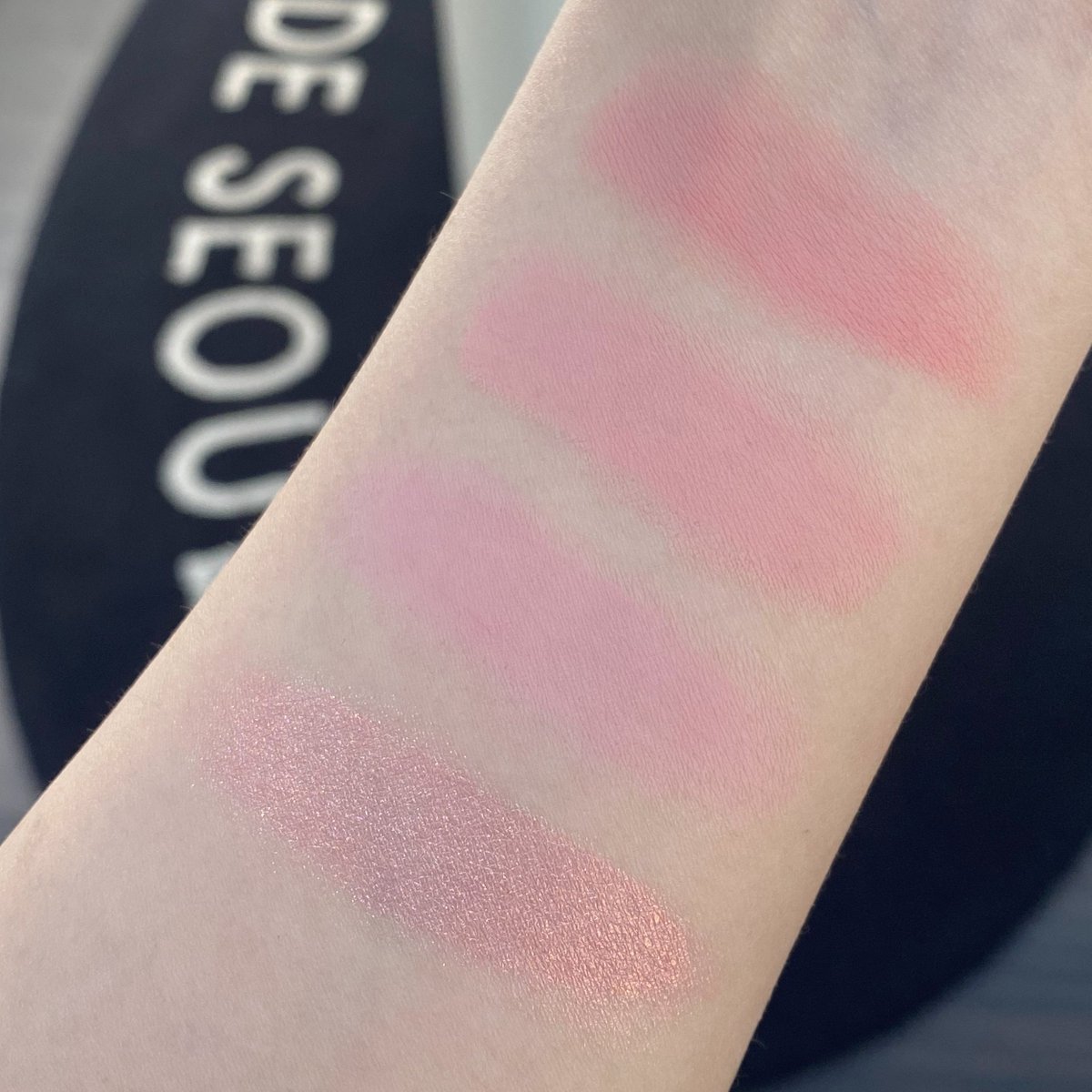 신규 컬러 본격 티징 시-작! 
좋은 소식 널리널리… 함께 알려주시면 사랑합니다.

동네방네 소문을 가장 많이 내 주신 10분께 신규 컬러 4종을 몽땅 선물해드려요 🎁

⏰24시간 한정 #RT이벤트 
마감: 11월 26일 (화) 오후 4시
당첨자 발표: 11월 26일 (화) 개별 메시지
제품 발송일: 11월 27일 (수)