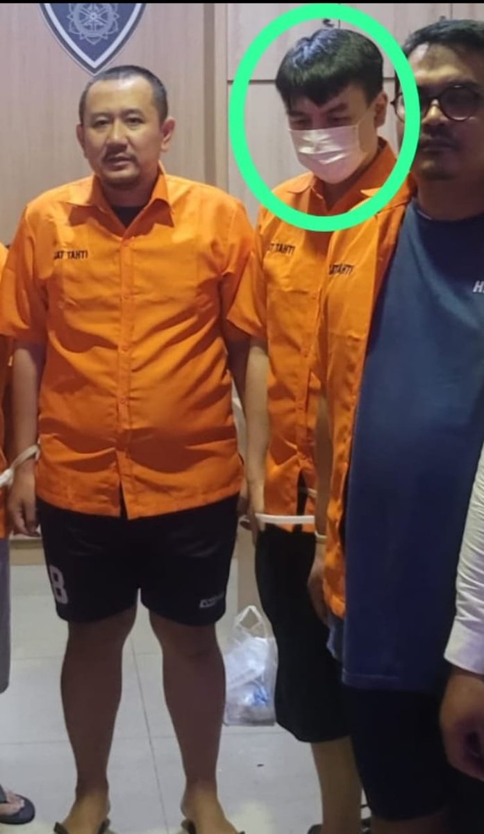 Akun2 lain yg bahas judi online sekedar utk dpt followers pasti terkencing2, minta maaf lalu hapus2 postingan jika dpt ancaman begini. Tapi itu tidak akan terjadi pada kami. Ketika kami bongkar sesuatu kami pastikan infonya valid lalu kami tidak akan bergeser sejengkal pun.