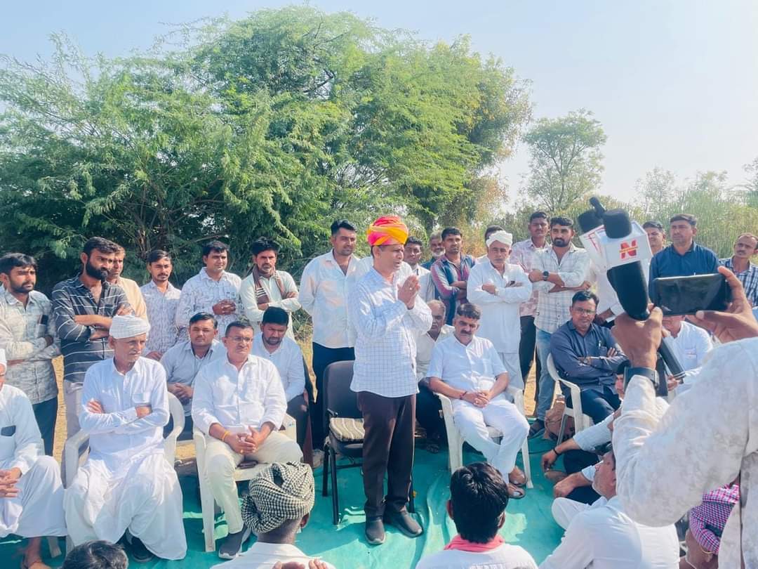 GKTSPRESSMEDIA's tweet photo. આજના શુભ દિવસે દુધવા માઇનોર વનના ટેલ પર પાણી પાઇપલાઇન કામનો ભવ્ય આરંભ કરવામાં આવ્યો. આ પ્રોજેક્ટ પૂર્ણ થવા સાથે આ વિસ્તારમાં ખેતી માટે પુરતા જળસંચયની સુવિધા ઉપલબ્ધ થશે, જે આ વિસ્તારના ખેડૂતો માટે લાભદાયી સાબિત થશે.

#khatmuhrat
#jalshakti4india
#swarupthakor https://t.co/oQ6zSORQLM